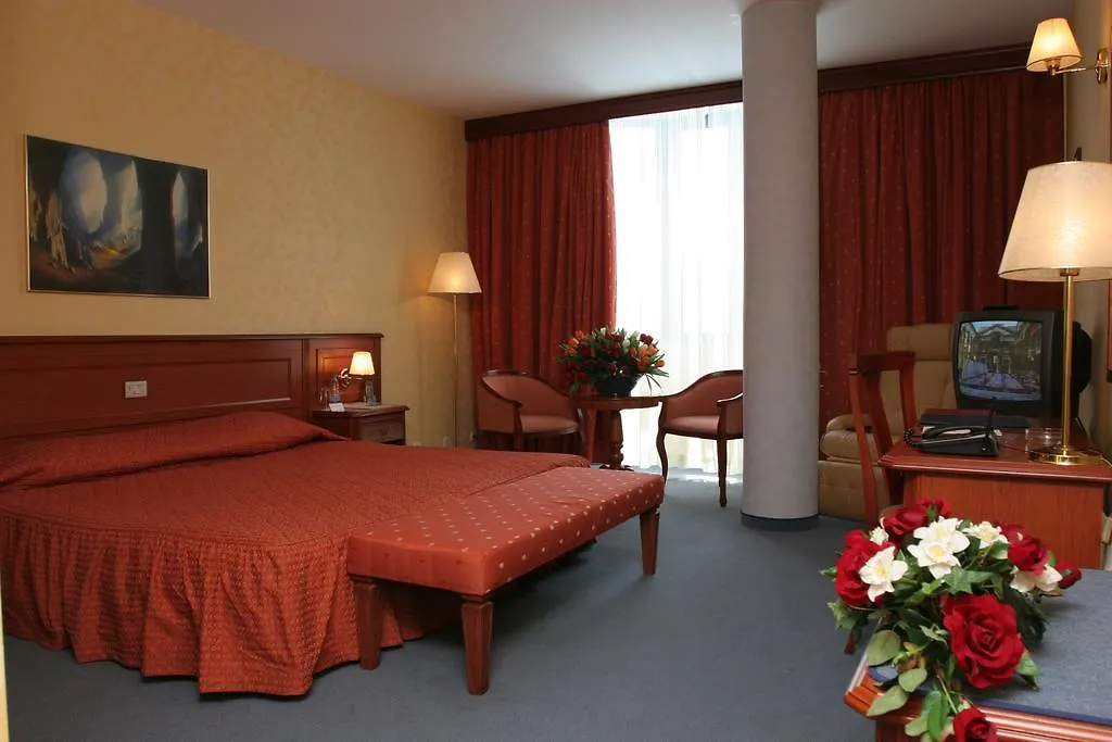 Maxi Park Hotel & Spa location